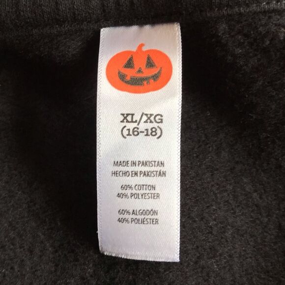 Grandmas Never Run Out of Kisses or Candy Halloween Sweatshirt Black Sz XL - Picture 8 of 10